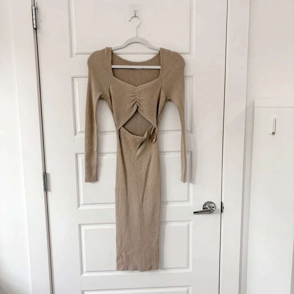 NEW Abercrombie & Fitch Cinched Front Cutout Midi
Sweater Dress - Picture 5 of 10